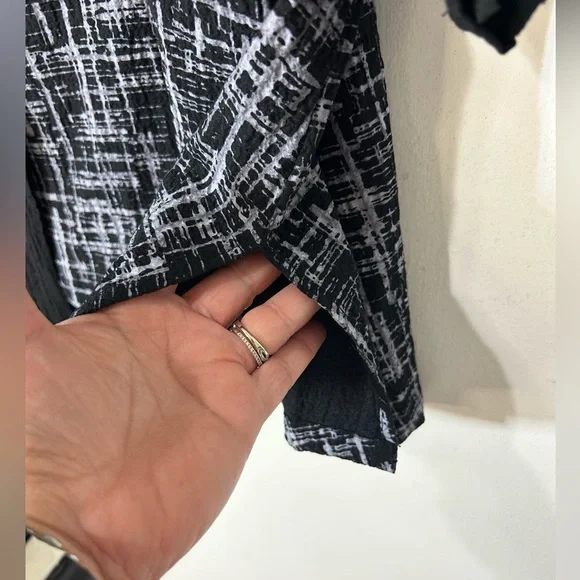 Ali Miles Womens Plus Black Short Sleeve Button Up Asymmetrical Blouse Sz 2X - Picture 7 of 10